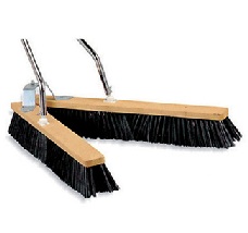 Cepillo doble PVC con mango 80 Cms.